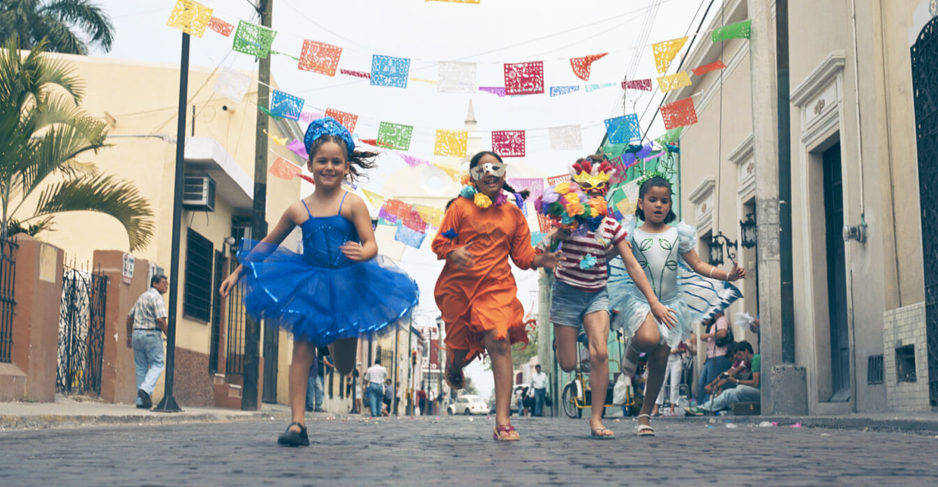 Niños corriendo